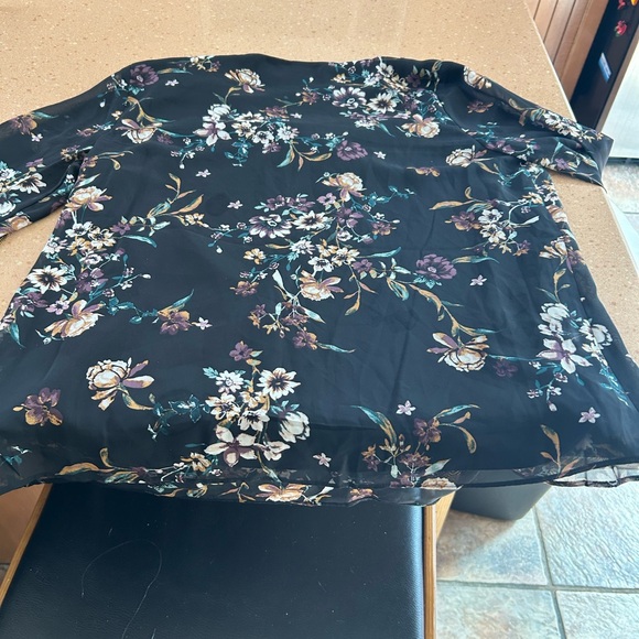 Iz Byer Black Floral Boxy Blouse with Peter Pan Collar - Picture 2 of 6